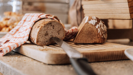 Hotel_Salzburg_Frühstück_Brot_auf_Brett_WEB